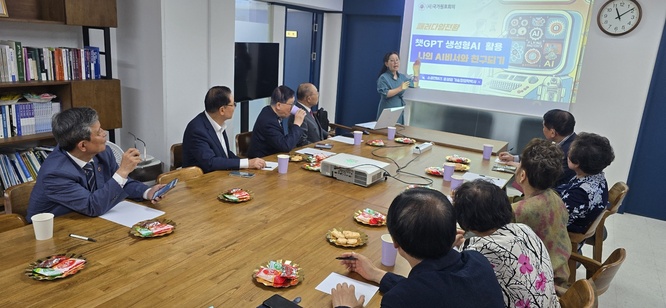 질문하고 토론하는 참가자들